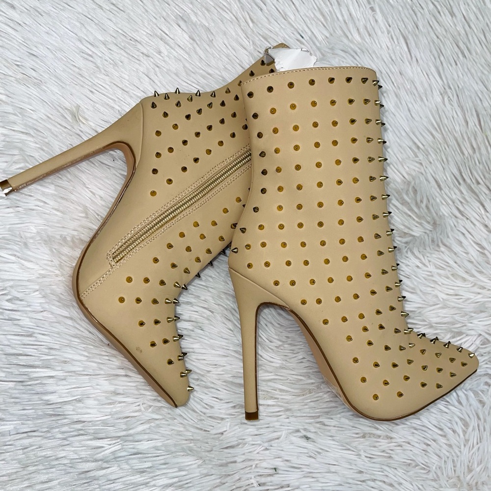 Nwob Olivia Ferguson gold spiked stiletto heel boots
